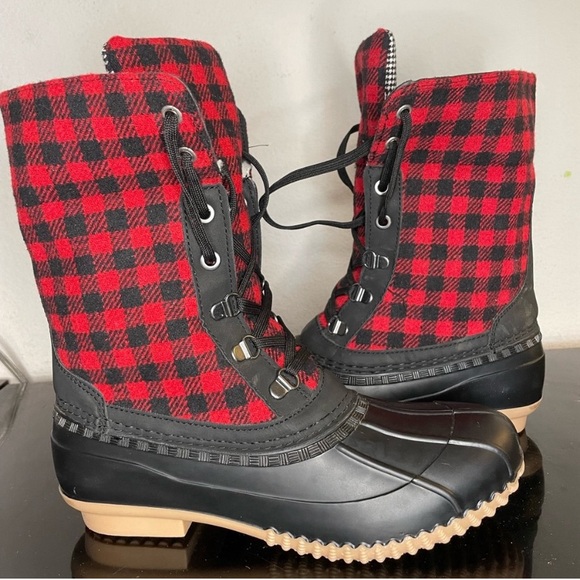 DUCK BOOTS SNAZZY RED & BLACK PLAID MAURICES 7.5 LADIES - Picture 6 of 7
